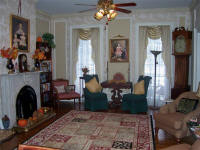 Bed and breakfast near Akron - The Parlour in Autumn